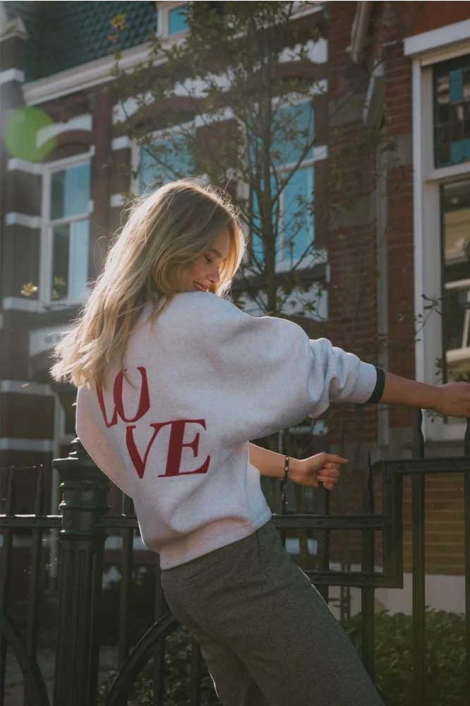 SWEATER MET TEKST 0304 139 0012 GRIJS MELEE